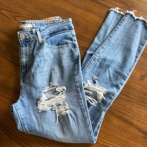 Women’s Levi’s EUC skinny high rise distressed
